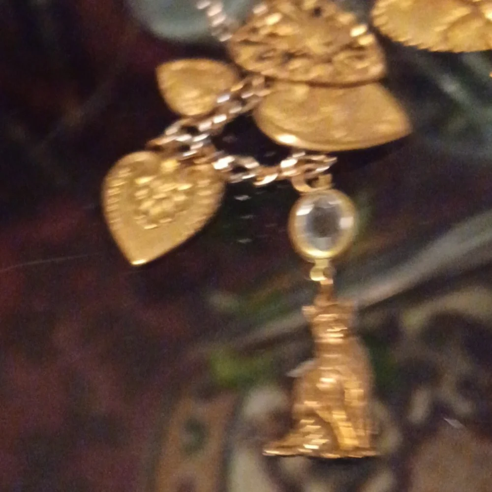 GOLDTONE AND BRASS HEARTS WITH CATS RARE FIND NECKLACE - Picture 4 of 6